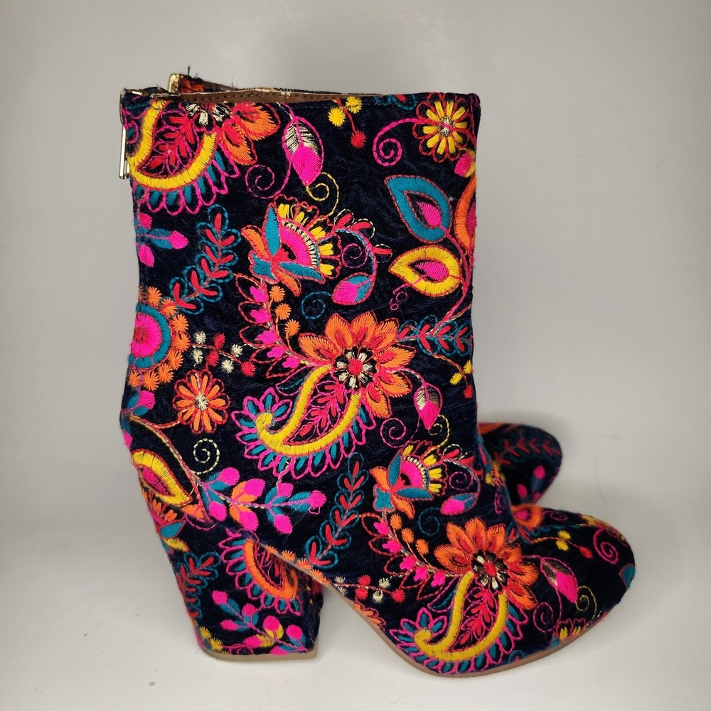 NAUGHTY MONKEY Embroidered Boots Womens 7.5 Pink Crushed Velvet Paisley 4" Heel